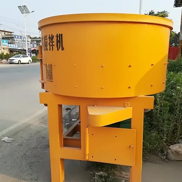 How Flat Mouth Mixer Trucks Solve Construction Mixing Challenges