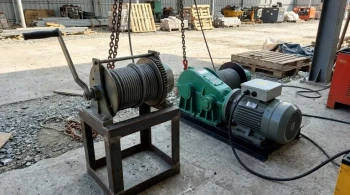 Cómo elegir entre cabrestantes manuales y eléctricos para su proyecto
