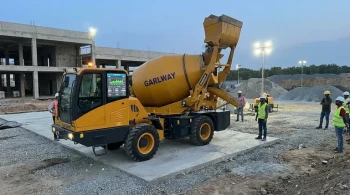 La Lógica del Aislamiento: Cómo las Hormigoneras Autocargables Ingenian Hormigón Predecible