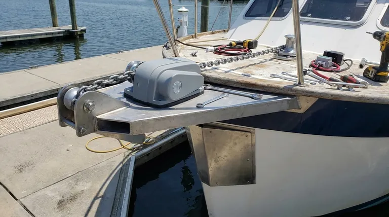 有限的甲板空间船只上,锚机的改装需要哪些?最大化安全与效率